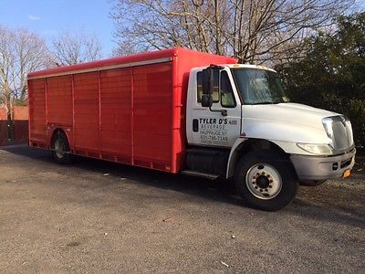 Other Makes : 4600 DT466 Standard Used 2005 International 4600 Series Soda Truck