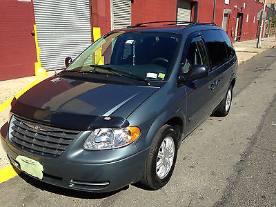 Chrysler : Town & Country Town & Country Green 2006 Chrysler Town & Country Mini-Van