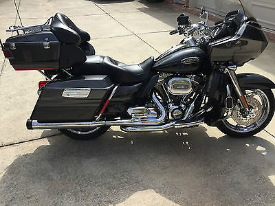 Harley-Davidson : Touring 2011 road glide ultra cvo gray and black excellent condition low mileage