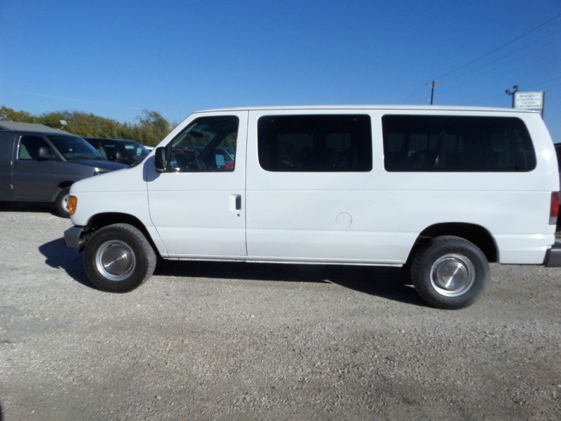 2003 Ford Econoline Wagon E-350 Super XL