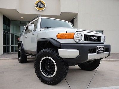 Toyota : FJ Cruiser Lifted Upgraded Wheels and Tires Off Road Package Locking Differential
