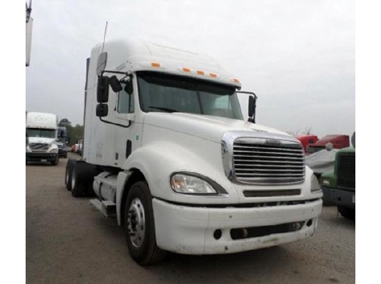 2004 FREIGHTLINER COLUMBIA CL12064ST