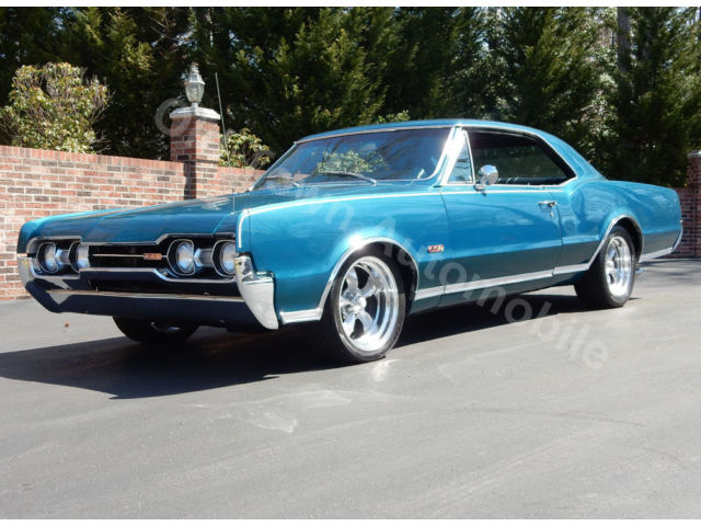 Oldsmobile : 442 PS, A/C, stereo, blue, black