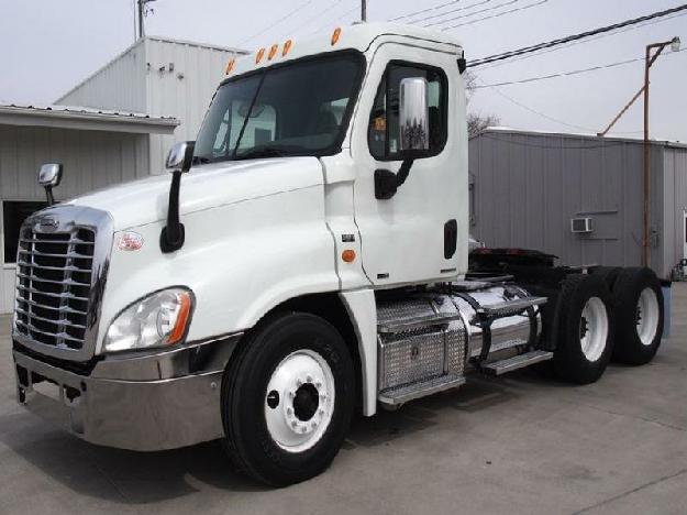 Freightliner ca12564dc cascadia tandem axle daycab for sale