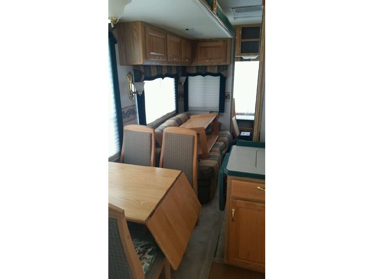 2002 Holiday Rambler Presidential M-34RLT