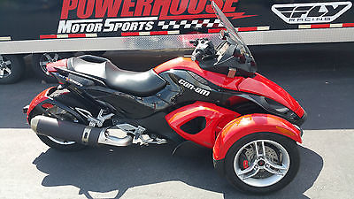 Can-Am : Manual Shifting Can Am Spyder Red With Extras