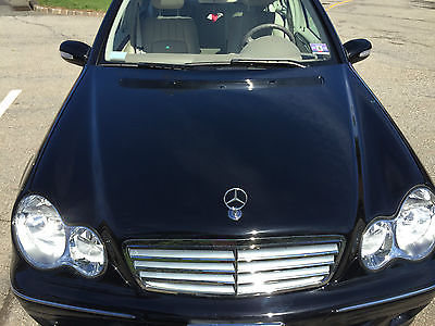 Mercedes-Benz : C-Class luxury sedan (4 door) black 4 door luxury sedan , sunroof, 6CD changer, power seats