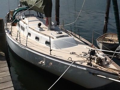 Allied Sea Breeze 35 Sloop 