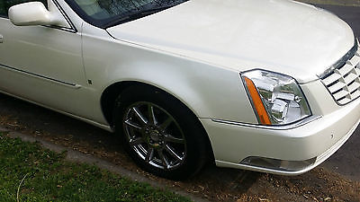 Cadillac : DTS L Sedan 4-Door CLEAN ,PEARL  WHITE AND FULLY LOADED  DTS