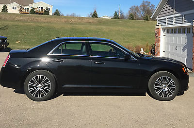 Chrysler : Other 300S Phantom black exterior and ebony interior with navigation & moon roof.