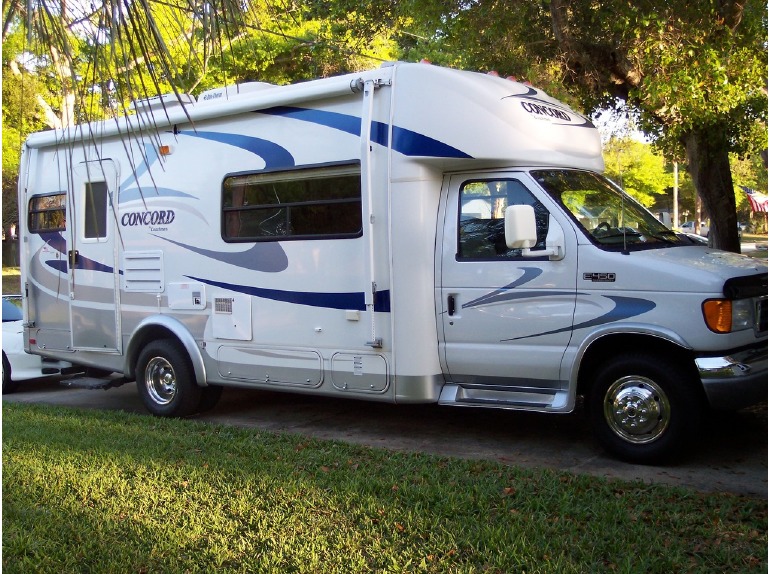 2004 Coachmen Concord 235