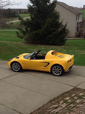 Lotus : Elise Base Convertible 2-Door Super low mileage - only 4250 on this sharp 2005 model