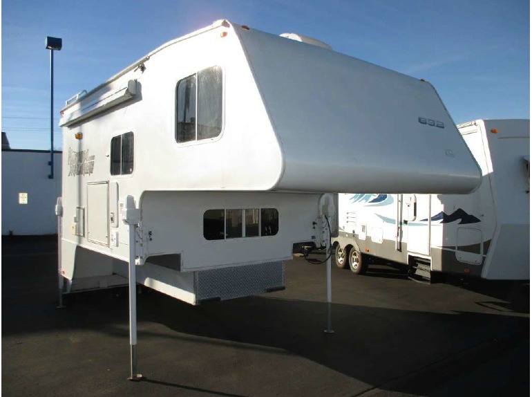 2005 S And S S&S RVs Avalanche Series M-9 1/2 Truck Camper