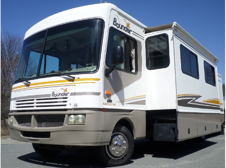 2003 Fleetwood BOUNDER 35E