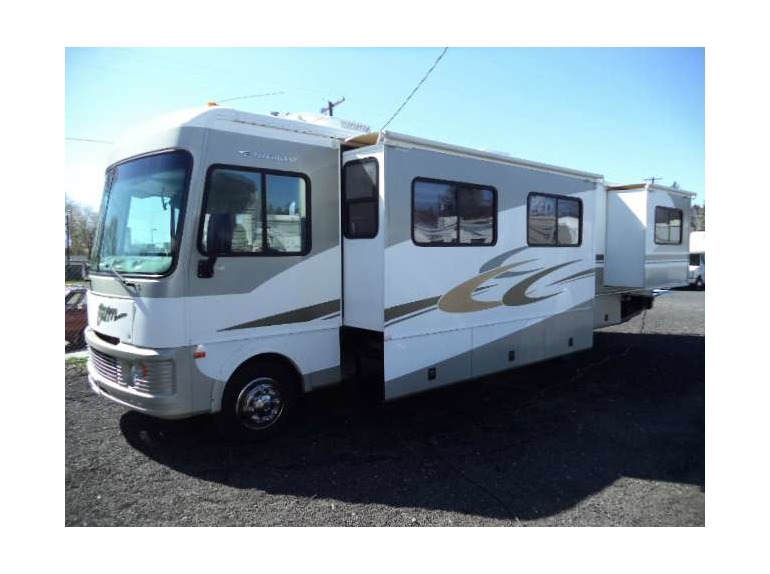 2006 Fleetwood Storm 34' with 3 slide outs