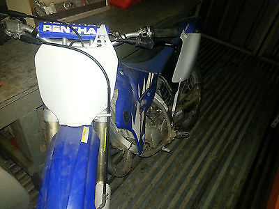 Yamaha : YZ Im selling a blue 2005 yamaha yz125 in good condition, and runs great.