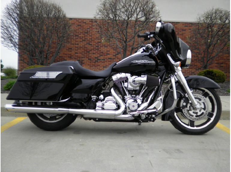 2012 Harley-Davidson FLHX103 - STREET GLI
