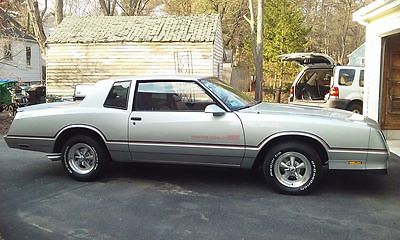 Chevrolet : Monte Carlo red stripe package Pretty 1986 monte carlo ss. Clean inside and out.