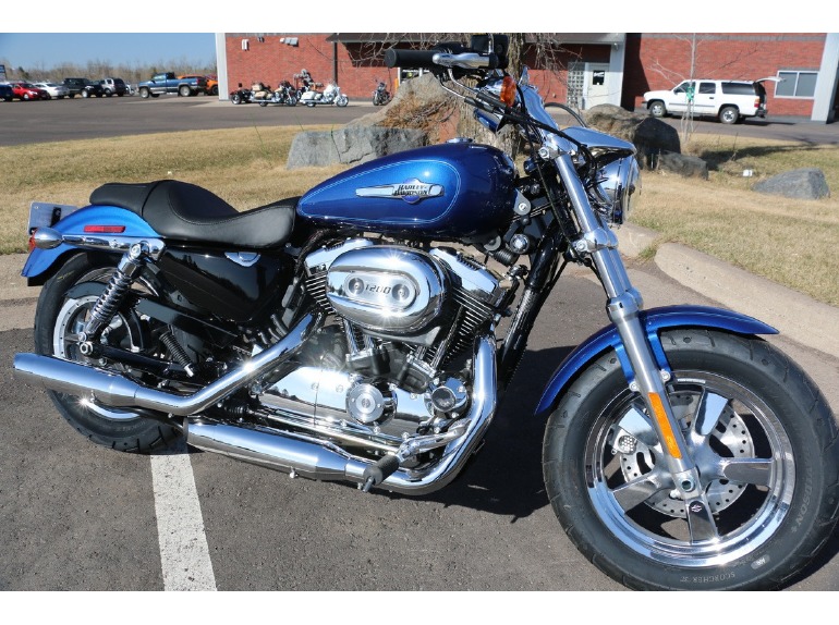 2015 Harley-Davidson XL1200C Sportster 1200 Custom
