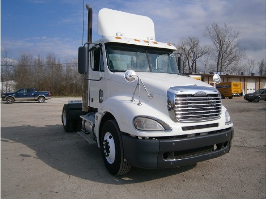 2009 Freightliner CL12042ST-COLUMBIA 120