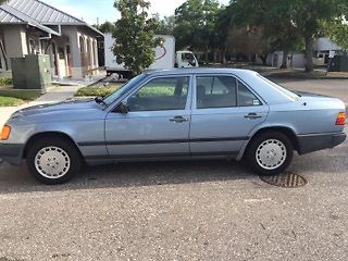 Mercedes-Benz : 300-Series . Diamond Blue Metallic paint, Blue Leather Seats(no tears) and Electric Sunroof