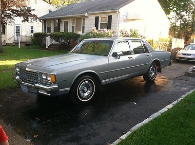 Chevrolet : Caprice gray 1983 chevy caprice 4 door