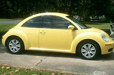 Volkswagen : Beetle-New 2 DR Hatchback 2008 yellow vw beetle very clean