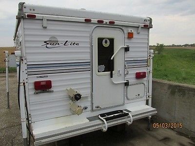 2000 Sunlite Pop up truck camper, sleeps 4, fits 3/4 -1 ton with 8' bed