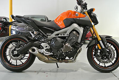 Yamaha : FZ 2014 orange yamaha fz 09