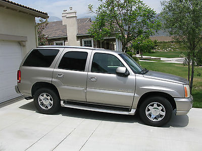 Cadillac : Escalade Base A.W.D. 4 doors - seats 8 One owner AWD Custom Grille - Good Used Condition, Silver Sand color/ Leather