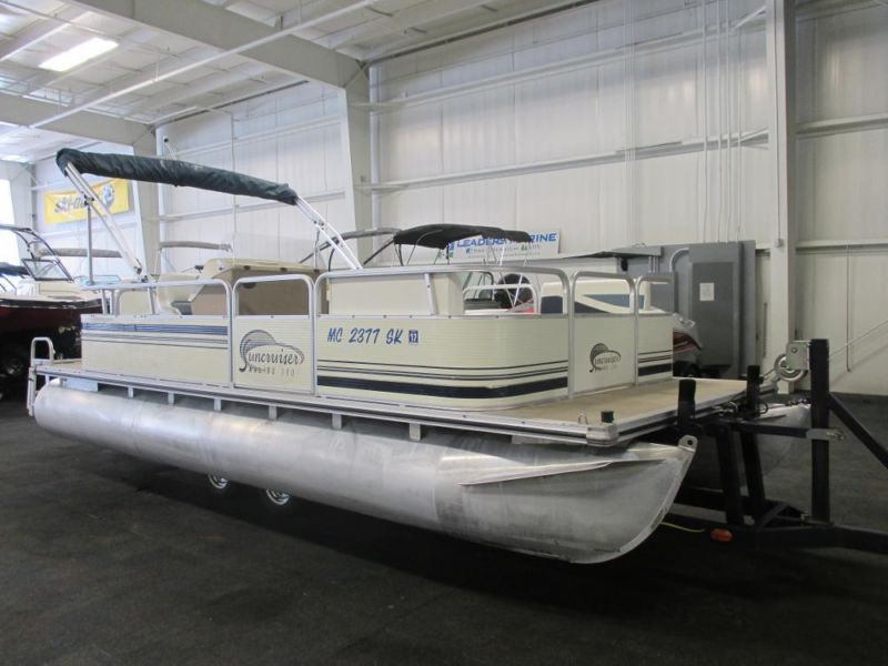 NICE 2002 Lowe Suncruiser Malibu 200 w/Trailer Included!