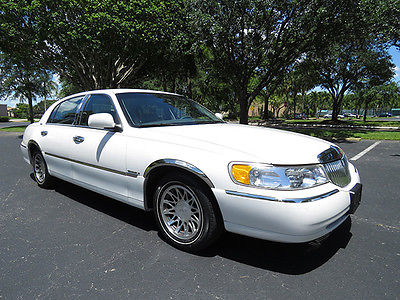 Lincoln : Town Car Executive VERY NICE 1998 Town Car - Pearl White with 58K miles, Clean Carfax - NO RESERVE
