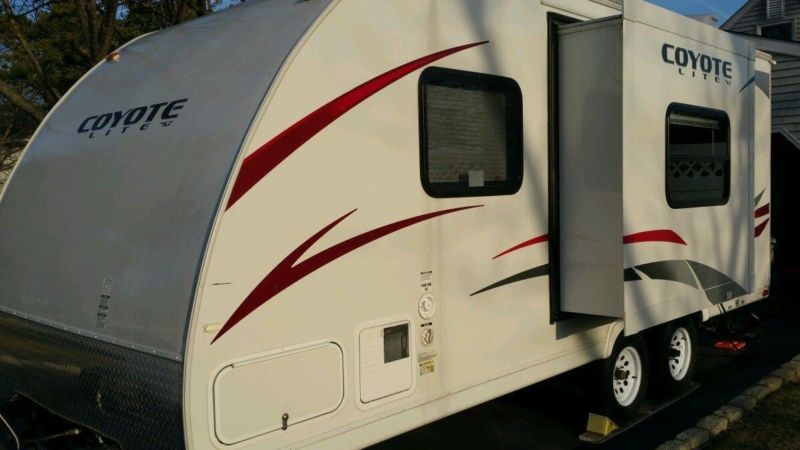 2011 KZ Coyote Lite Light Weight travel trailer 3780lb RV Camping Used