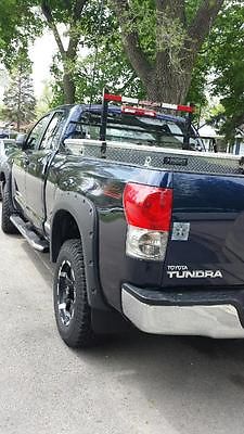 Toyota : Tundra Standars ALL WHEEL DRIVE LIFTED 3.5 INCHES WITH AFTER MARKET ACCESSORIES