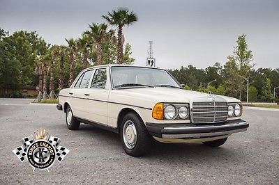 Mercedes-Benz : 200-Series EXCEPTIONAL LOW MILES 240D DIESEL 1977 diesel sedan very well preserved and in exceptional condition