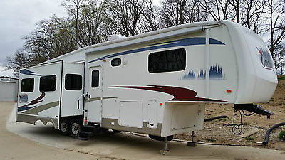 2006 33LE Cardinal 5th Wheel, 3 Slides, 36', Clean, All Season no smoking