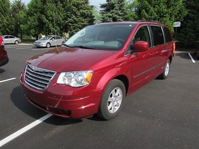 Chrysler : Town & Country 4dr Wagon Touring 4 dr wagon touring van automatic gasoline v 6 cyl red