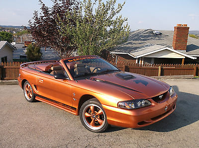 Ford : Mustang Base Convertible 2-Door CLASSIC