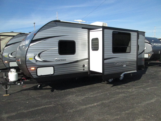 2017 Coachmen Catalina SBX 221TBS