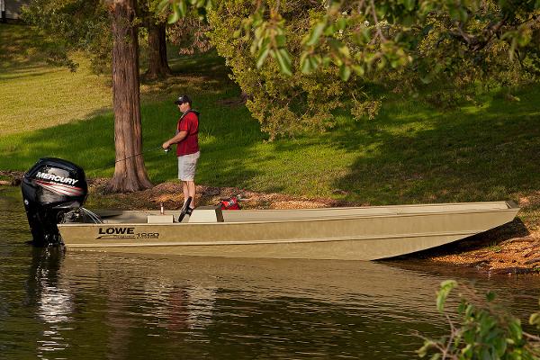 2017 Lowe Roughneck 1860 Big River