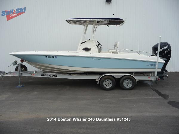 2014 Boston Whaler 240 Dauntless