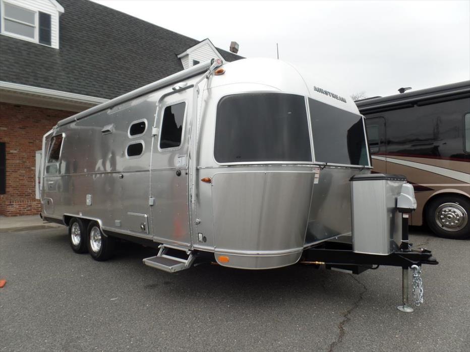 2017 Airstream International Signature 25A Twin