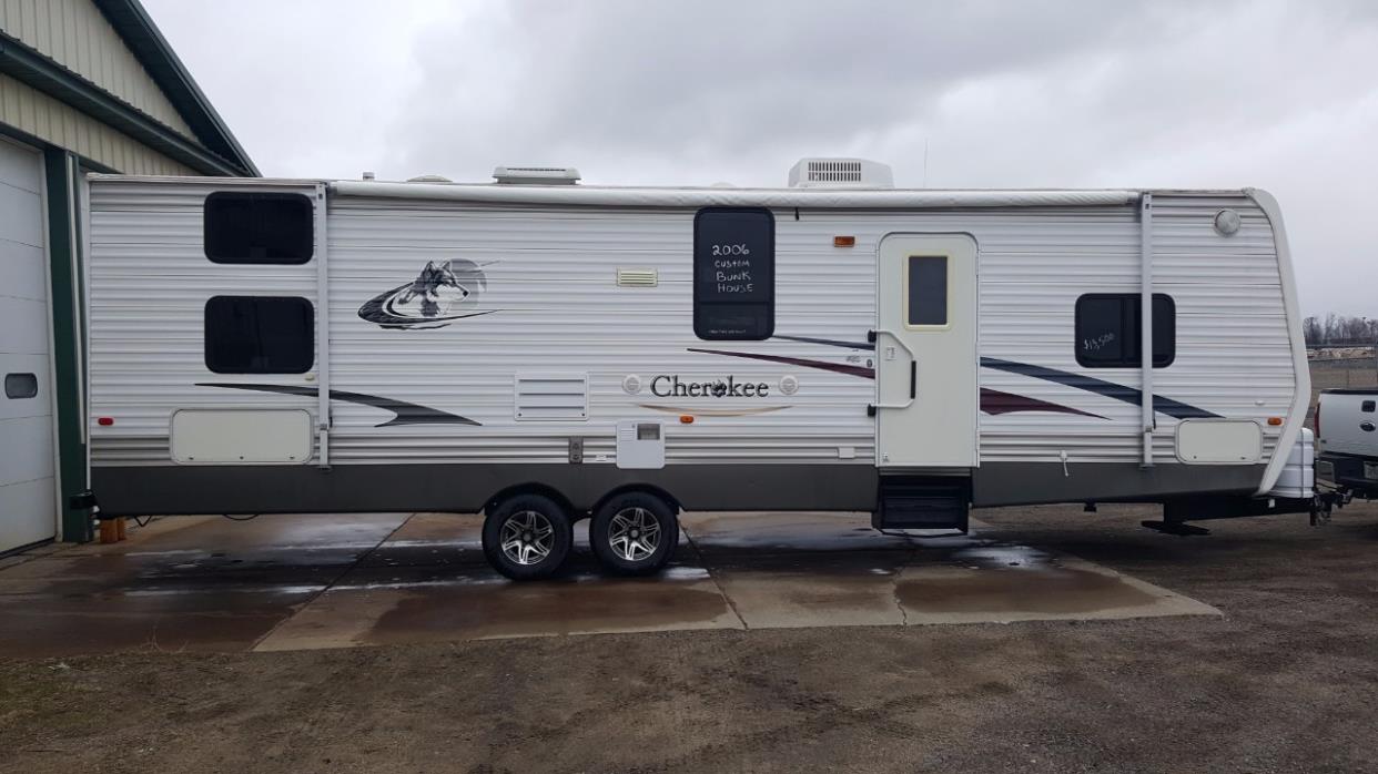 2006 Forest River Cherokee 32B
