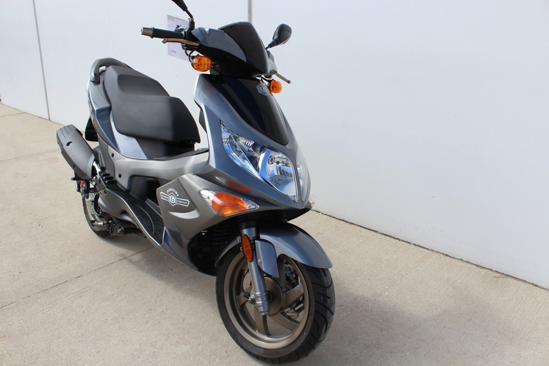 2013 Genuine Scooter Co Blur SS 220i