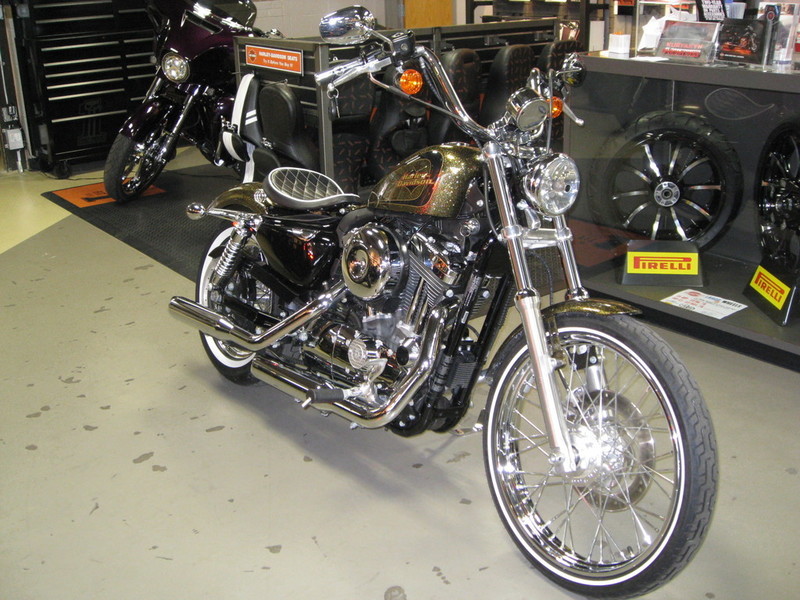 2013 Harley-Davidson XL1200V - Sportster Seventy-Two