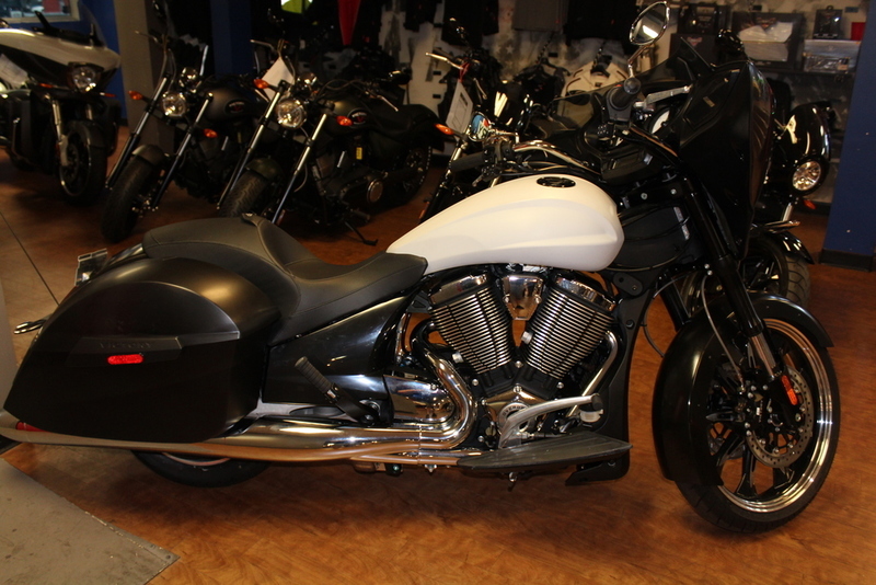 2016 Victory Cross Country Tour Gloss Black