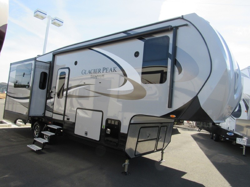 2017 Outdoors Rv Glacier Peak F30RKS Titanium Series