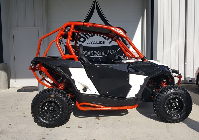 2015 Can-Am Maverick X xc DPS 1000R White, Black & Can-Am Red