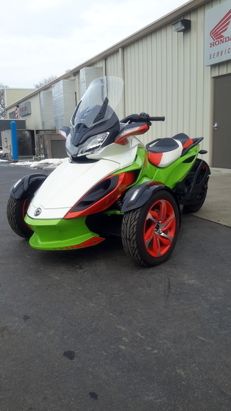 2015 Can-Am Spyder ST-S Special Series 5 Speed Semi-Automatic (SE5)