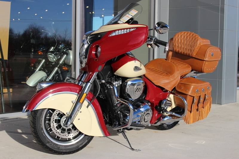 2017 Indian Roadmaster Classic Indian Motorcycle Red over Ivory Cre